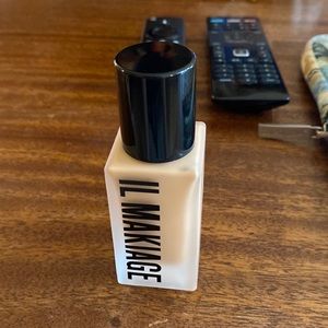 IL Makiage Woke Up Like This Flawless Matte Foundation - shade #70